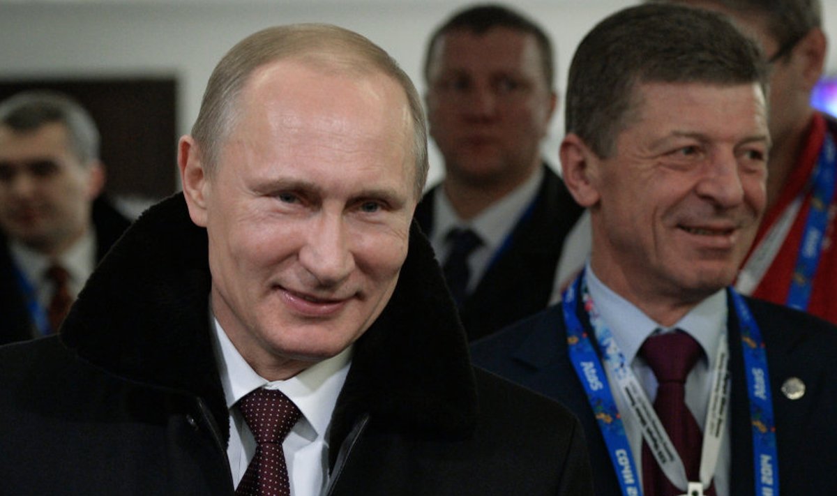 President Putin ning asepeaminister Dmitri Kozak avamispeo medaliga
