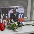 ФОТО: К посольству РФ в Эстонии принесли фотографию Бориса Немцова и две розы