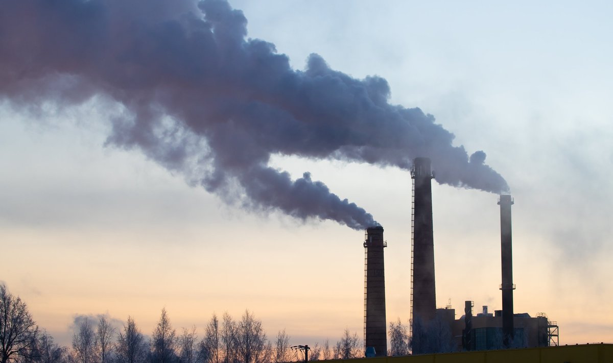 Keskmisest suurema keskkonnajäljega piirkondades on sagedamini kasutusel ahiküte, mille keskkonnajälg on peenosakeste õhku paiskamise tõttu suurem.