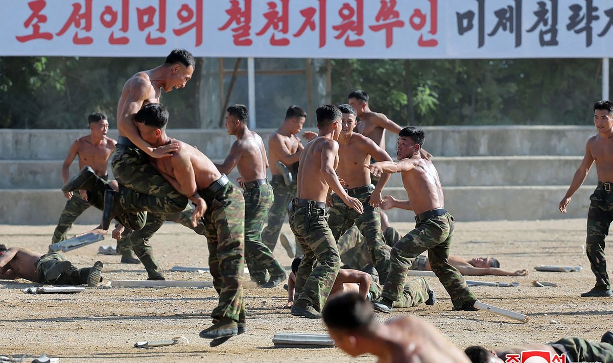 Põhja-Korea sõdurid treeningul