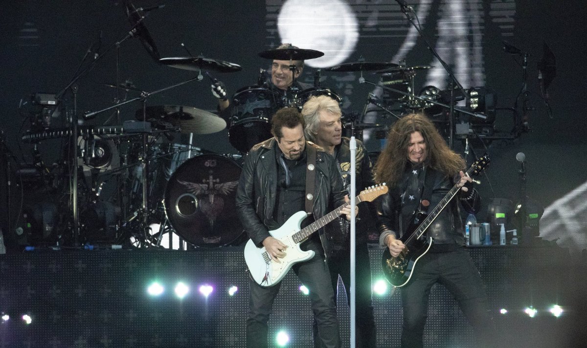 LÄKS LIBEDALT: Bon Jovi kontserti käis Tallinna Lauluväljakul kuulamas enam kui 40 tuhat inimest.