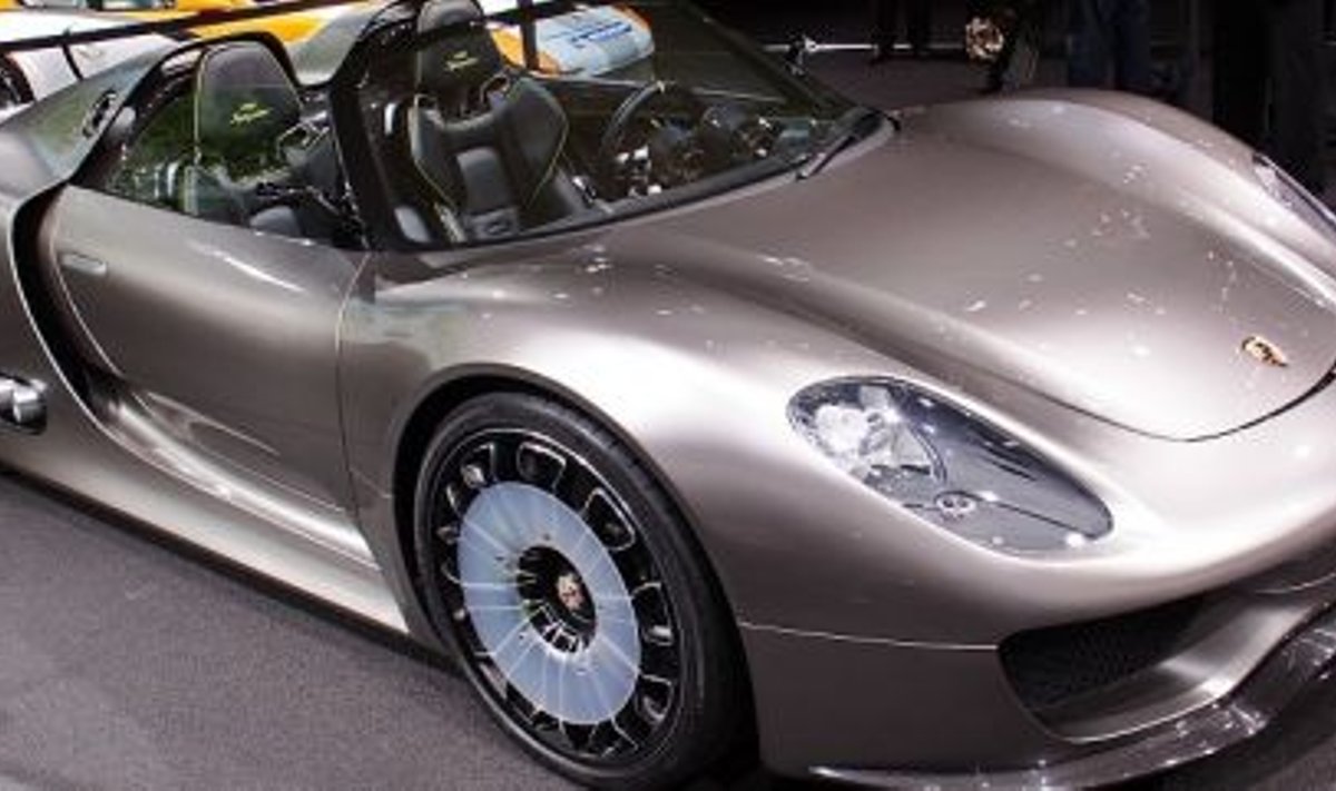 Porsche väidab, et ringrajaauto võimetega 918 Spyder tarbib kütust vaid 3 l/100km