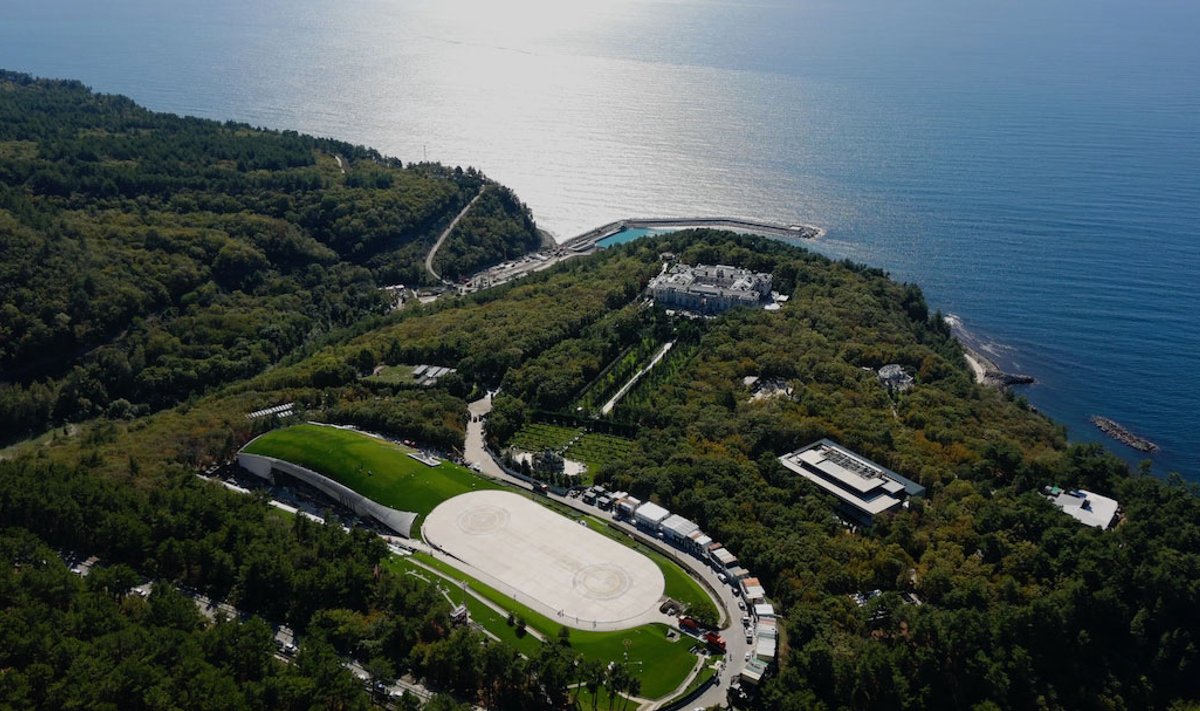 Maavaldus on sama suur kui 39 Monacot. 7000-hektarise kinnistu omanik on FSB.