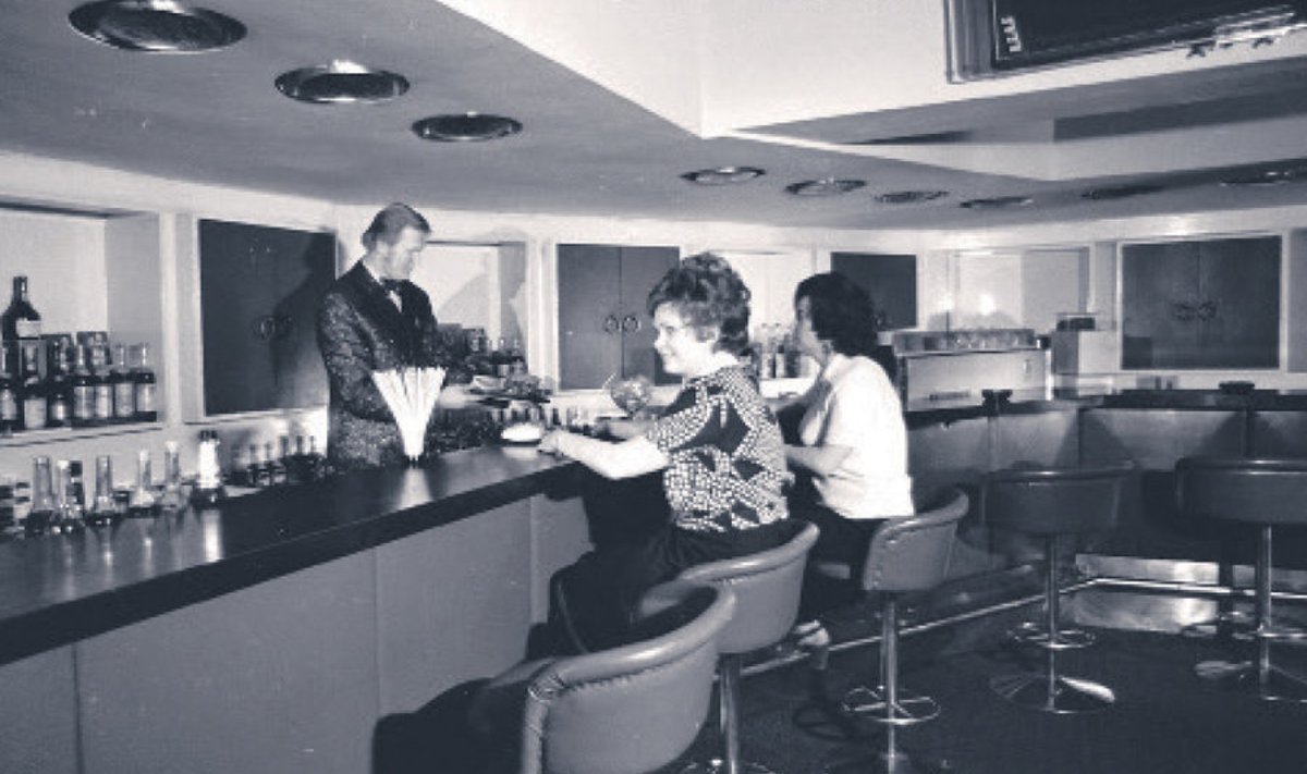 “Täpselt nagu välismaal,” võis rõõmustada ilmselt igaüks, kes 1974. aastal hotelli Kungla baari jalga puhkama jõudis.