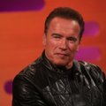 FOTOD | Arnold Schwarzenegger teab, kuidas kriisiajal end vormis hoida! Trenniriietuseks valis ta T-särgi, mida ihkaks ka iga tema fänn