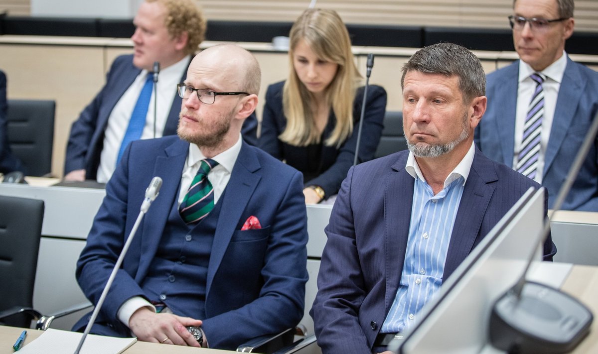 Tallinna Sadama kohtuasja üks peaosalisi, Ain Kaljurand (paremal) koos vandeadvokaat Paul Keresega