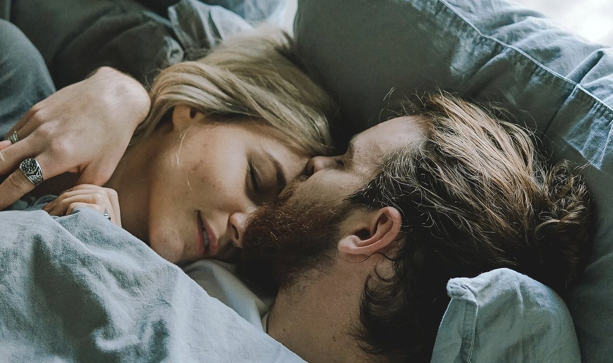 Koos magamine mõjutab positiivselt nii partnerite füüsilist tervist kui ka suhet tervikuna.