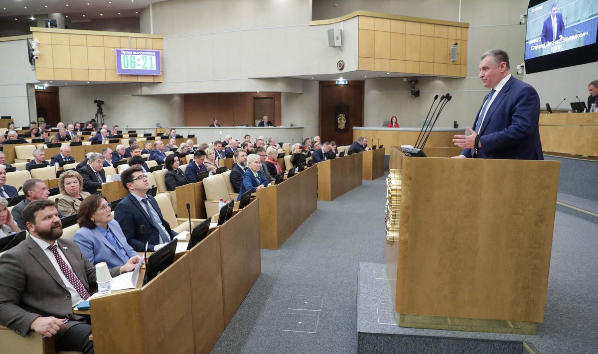 Väliskomitee esimees Leonid Slutski riigiduuma ees esinemas