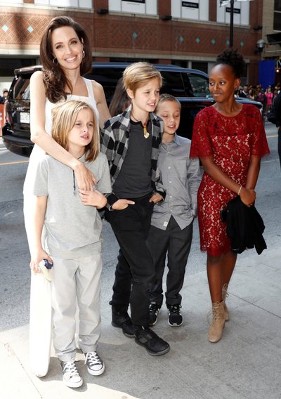Angelina Jolie oma lastega: Vivienne Jolie-Pitt, Shiloh Jolie-Pitt, Knox Leon Jolie-Pitt ja Zahara Jolie-Pitt