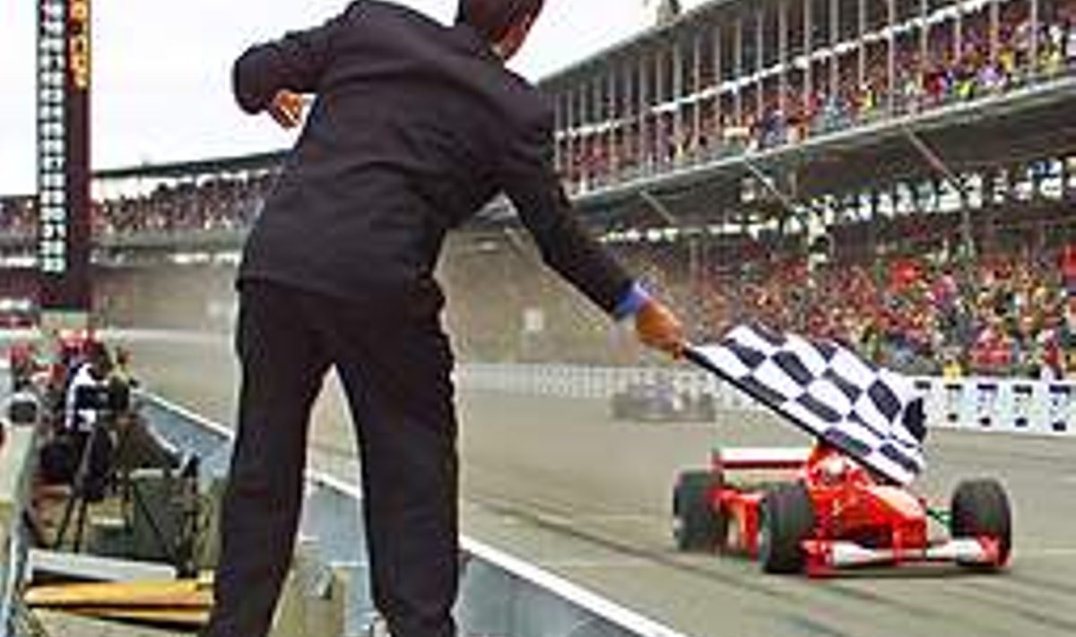 Ferrari fännide unistus: Schumacher ületab võidukalt finišijoont. Fotomälestus aastast 2000. Afp