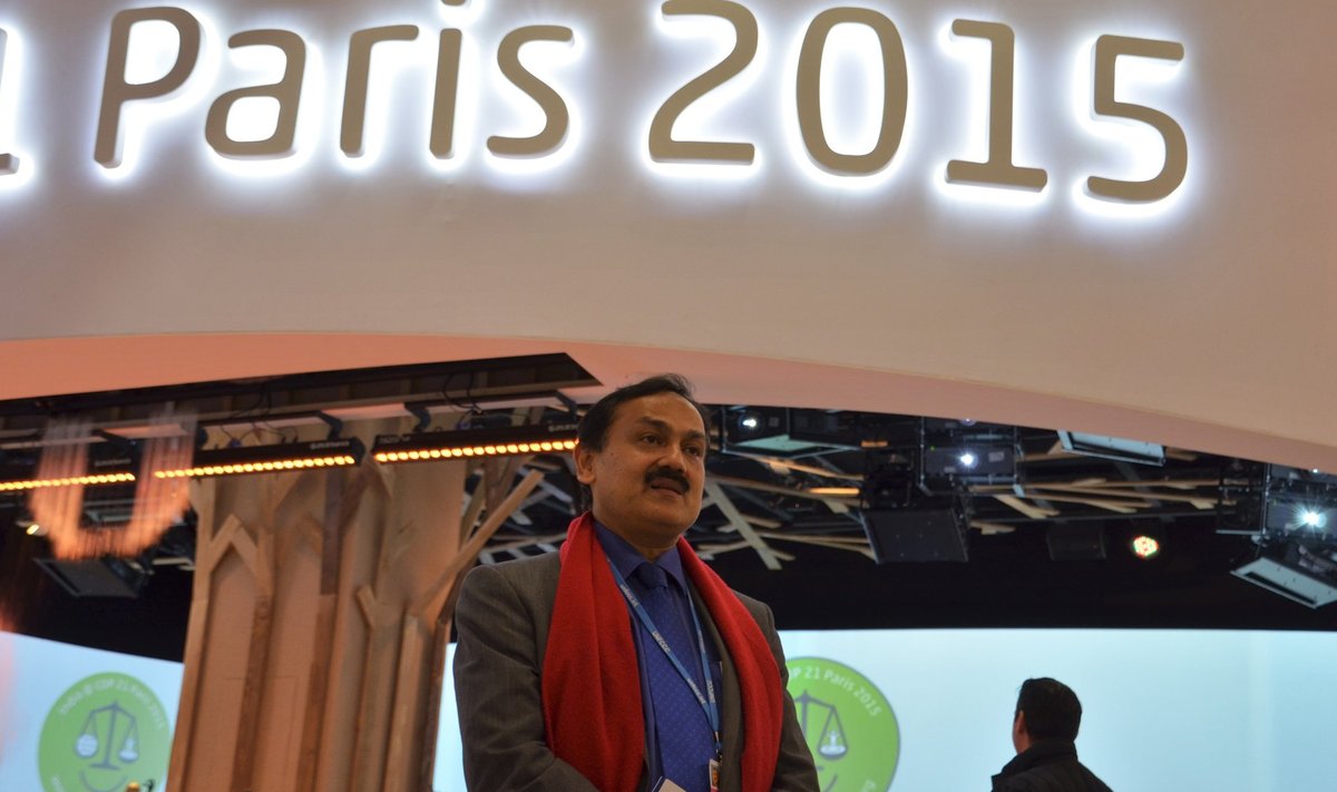 Sanjiv Kumar annab intervjuud Pariisi kliimakonverentsil India esinduse ees. Valge ja edev esindus ei suhestu riigi retoorikaga vaesest arengumaast.