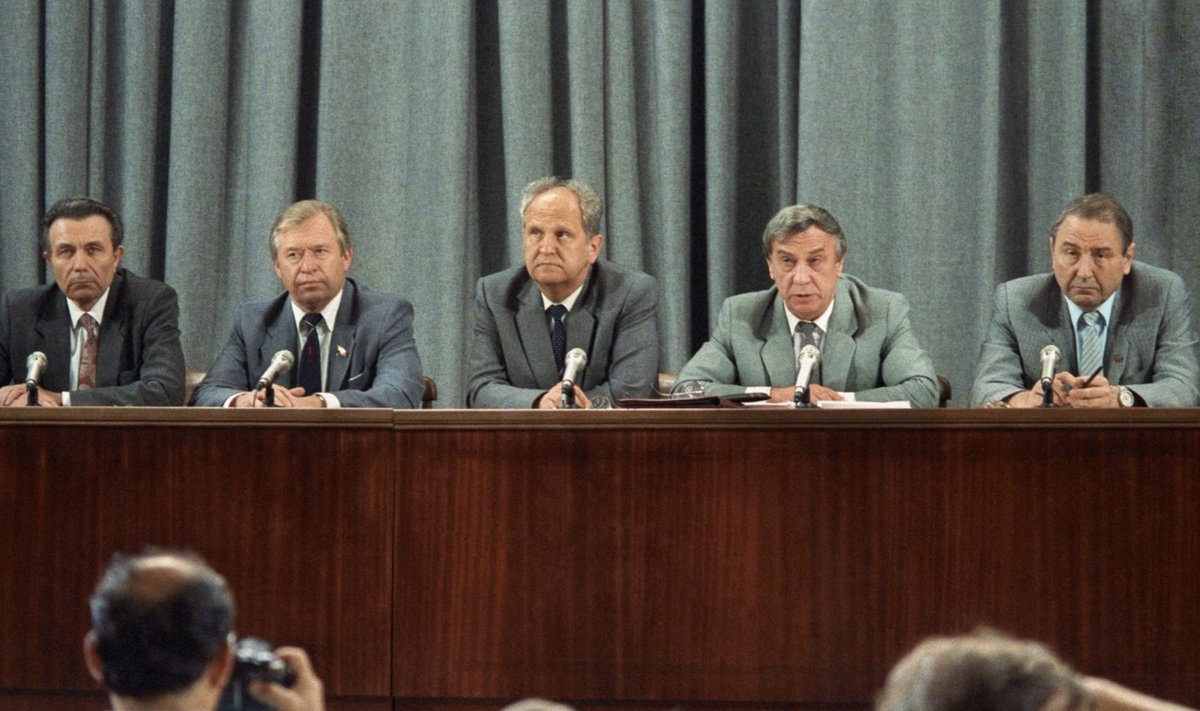 Riiklik Erakorralise Seisukorra Komitee 1991. aasta 18. augustil pressikonverentsi andmas.