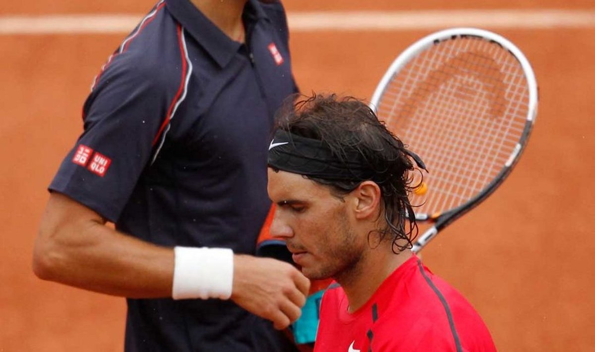 Novak Djokovic (sinises) üritab takistada Rafael Nadalil võitmast seitsmendat French Openi tiitlit. (Foto: Scanpix/Reuters)