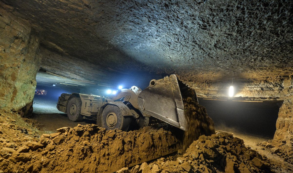 Kui Viru Keemia Grupp saaks oma moodsast Ojamaa kaevandusest senisest rohkem põlevkivi kaevandada, jäänuks ehk kaks tehast sulgemata ja töötajad koondamata.
