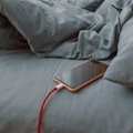 Эксперт рассказал, вредно ли держать смартфон у кровати во время сна