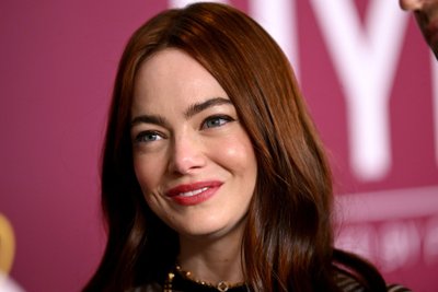 Emma Stone laupäeval väidetavalt parukat kandmas.