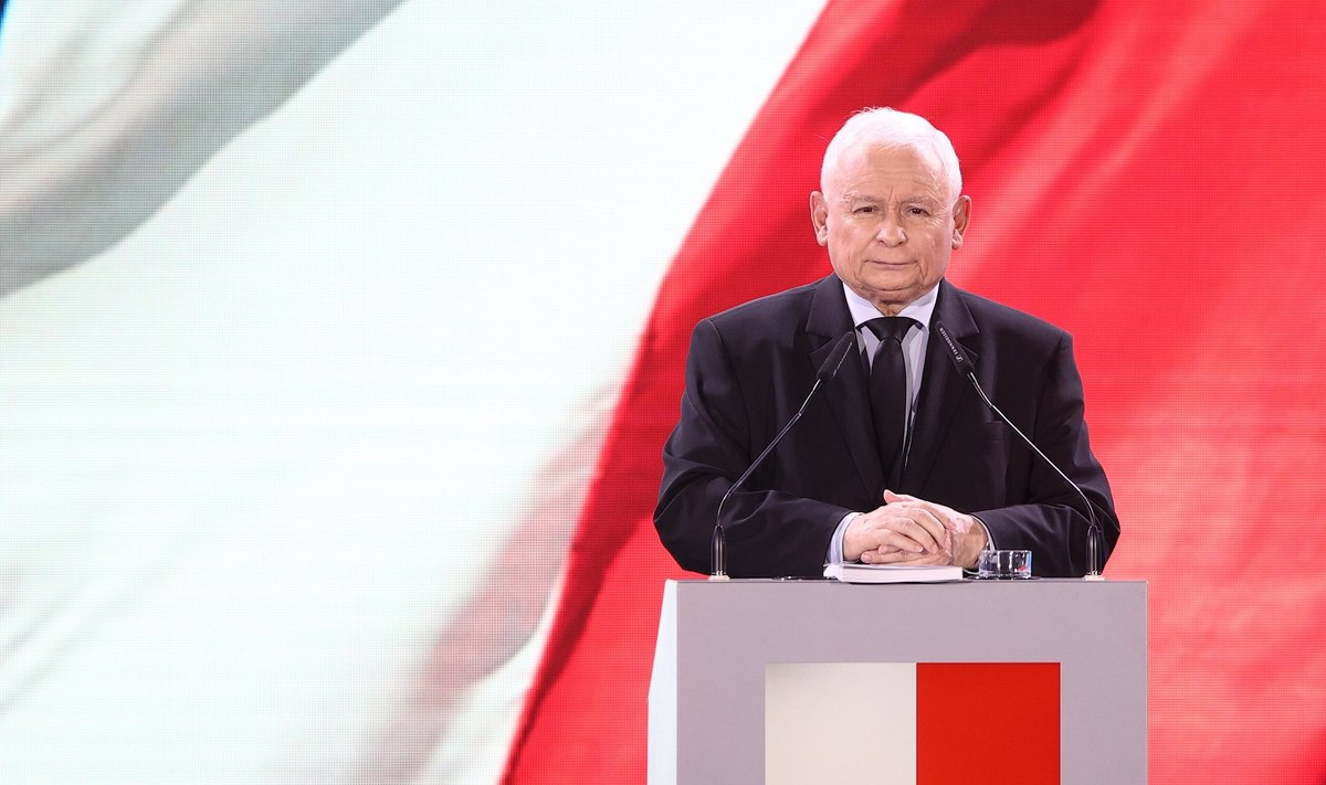 PiS-i juht Jarosław Kaczyński hoiatab, et tema kaotus ohustaks pensionäre ja traditsioonilisi peresid. 