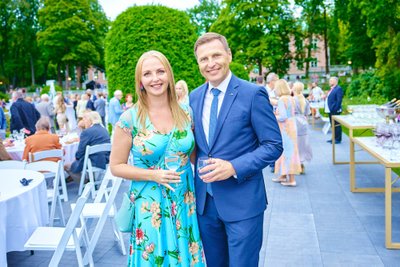 SÄRAVAD Kaitseminister Hanno Pevkur abikaasa Heliniga.