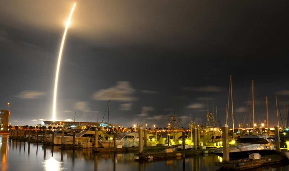 Kosmoseraketi Falcon 9 start Floridas