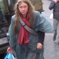 Õnnelikust lõpust asi kaugel: "kodutu" Roomas ekslev tüdruk keeldub murest murtud vanematega koju naasmast ja tahab tänavale tagasi