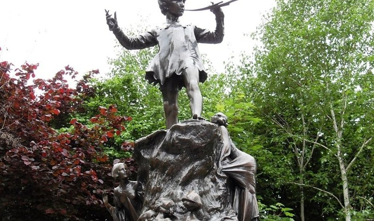Peeter Paani kuju Londonis Kensingtoni aias.