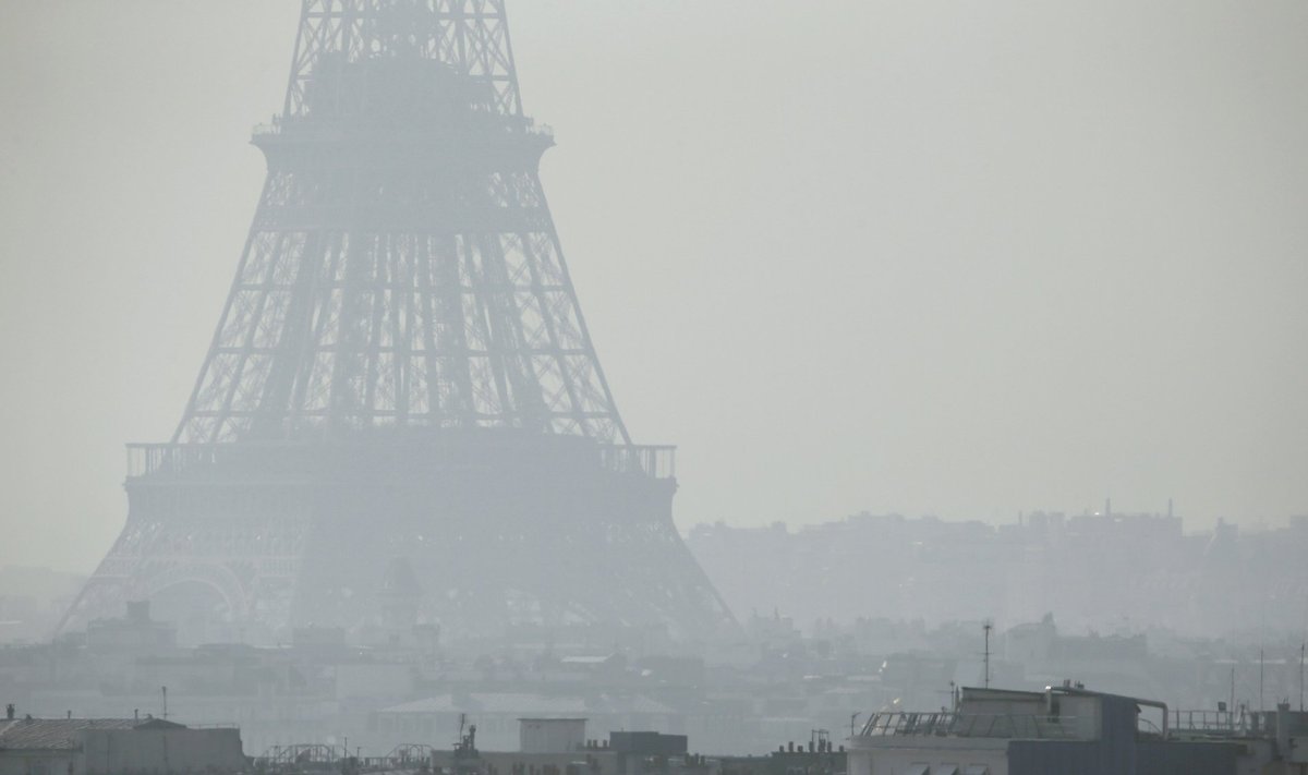Eiffeli torn on sudusse mattunud. Siinsel pildil küll 2014. aastal, aga selline vaatepilt kordub.