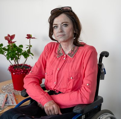 Ноги не разгибаются: после 30 лет Наталье пришлось сесть в инвалидное кресло.