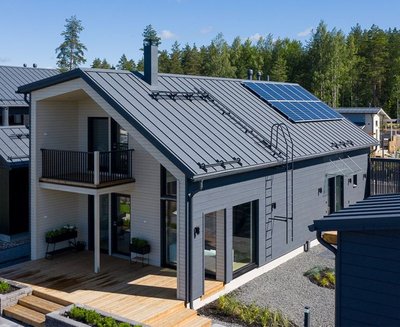 Päikesepaneelid on sobiv lahendus olemasolevale heas korras katusele.