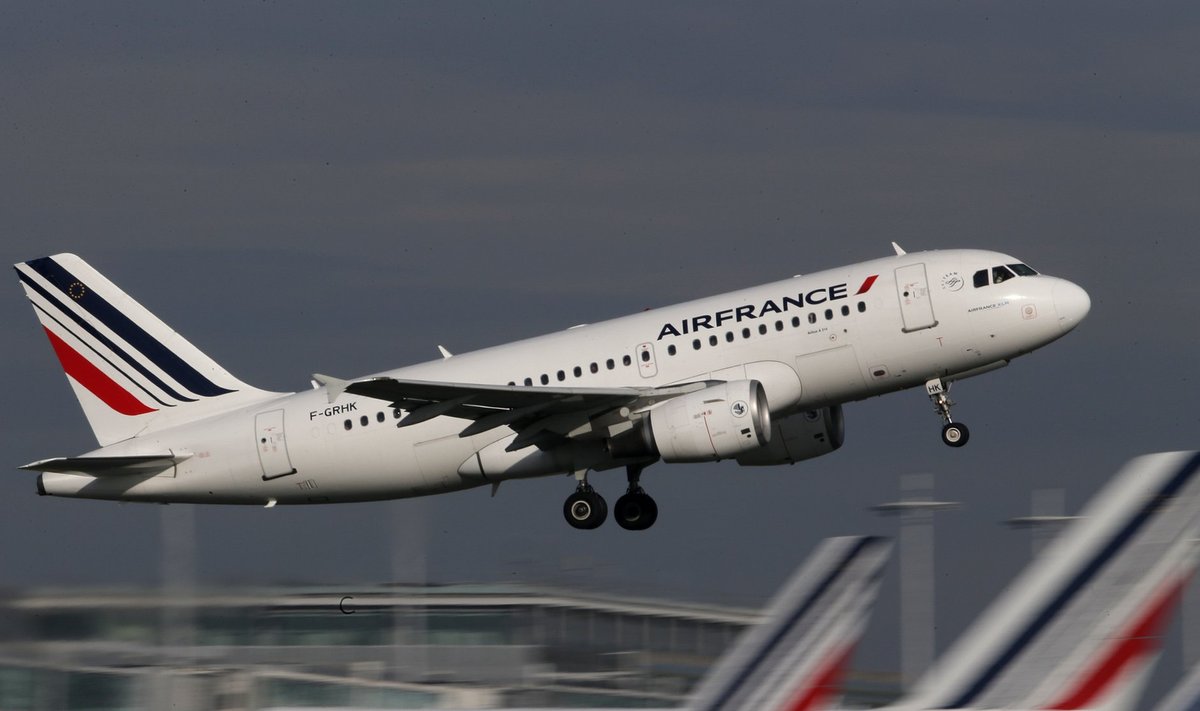 AIR France'i lennuk Pariisi Charles de Gaulle'i lennuväljal õhku tõusmas.