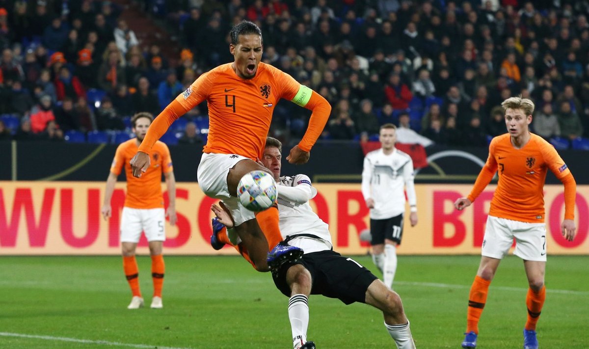 Saksamaa ja Holland kuulusid ühte gruppi ka lõppenud Rahvuste liiga tsüklis. Pildil võitluses Virgil van Dijk ja Thomas Müller.