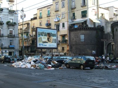 Prügi Napoli tänavatel.