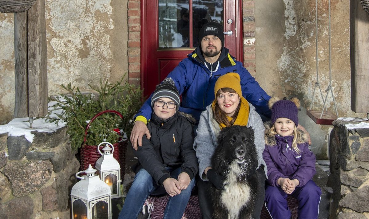 Siilbekite pere armastab jõule ja kaunistab varakult ära oma Vidrike tõllakuuris asuva kodu.