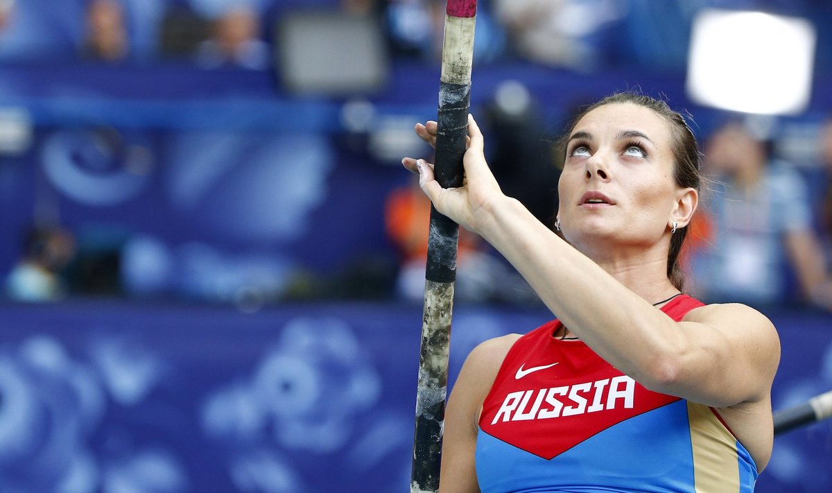 Isinbaeva of Russia competes in the women's pole vault qualifying round during the IAAF World Athletics Championships at the Luzhniki stadium in Moscow