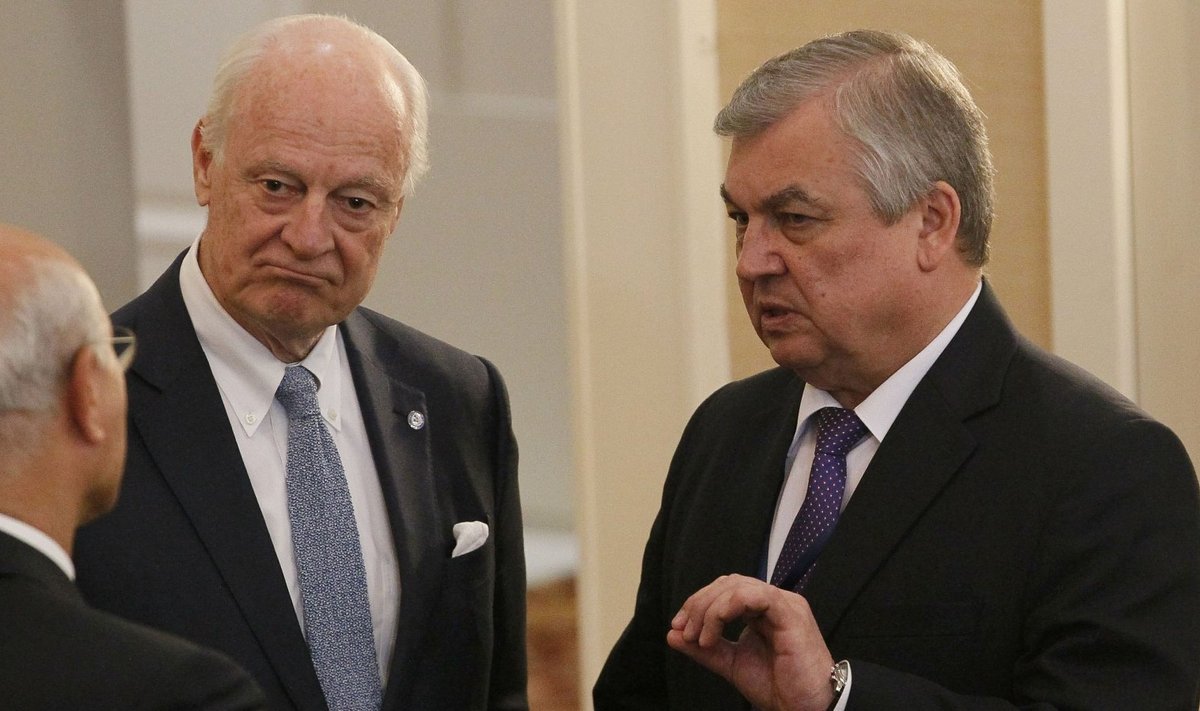 ÜRO erisaadik Staffan de Mistura (vasakul) ja Vene esindaja Aleksander Lavrentjev 4. mail Astanas