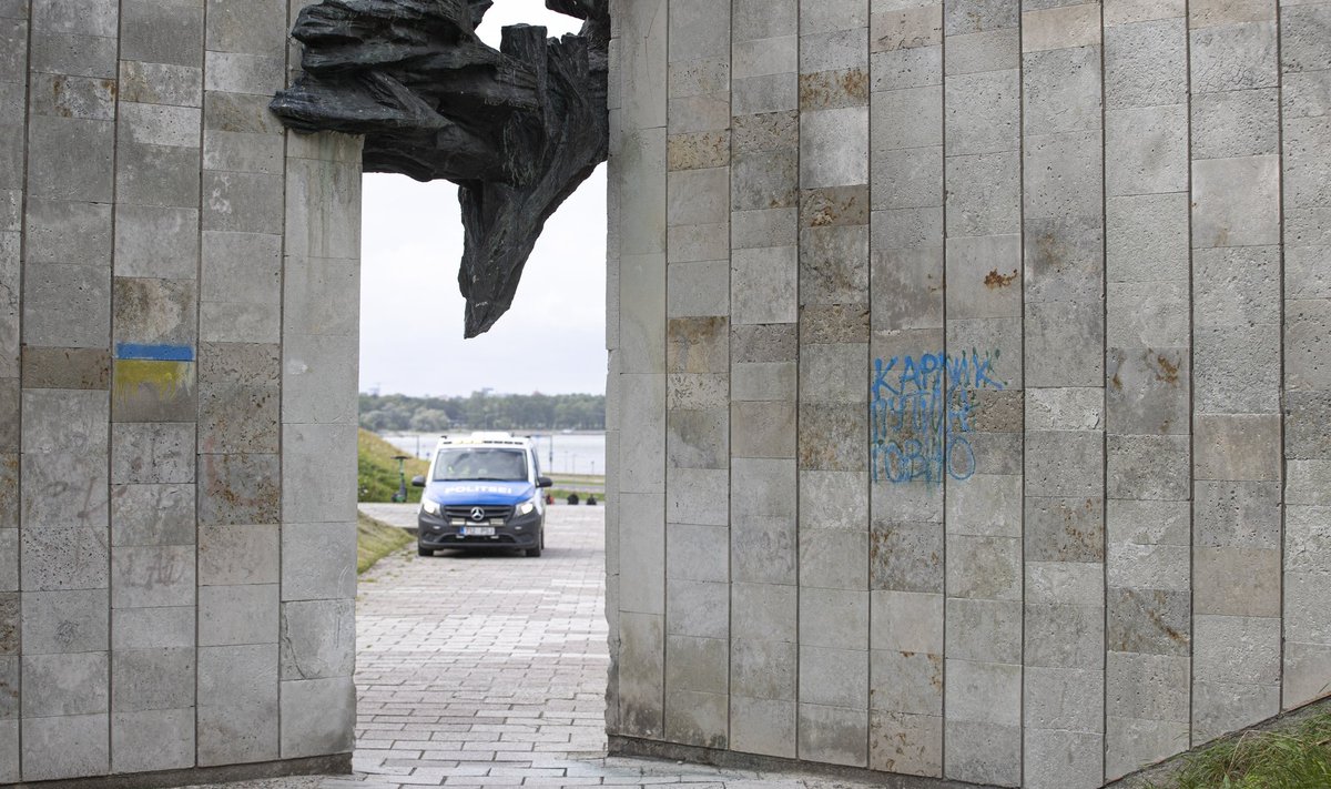 Tallinnas vaadati üle linnale kuuluvad monumendid ja linnast puuduvad monumendid. Maarjamäe memoriaali lammutamise ja ümberehitamise arutelud jätkuvad. 