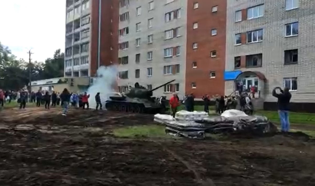 Танк Т-34 теперь будет и в Ивангороде