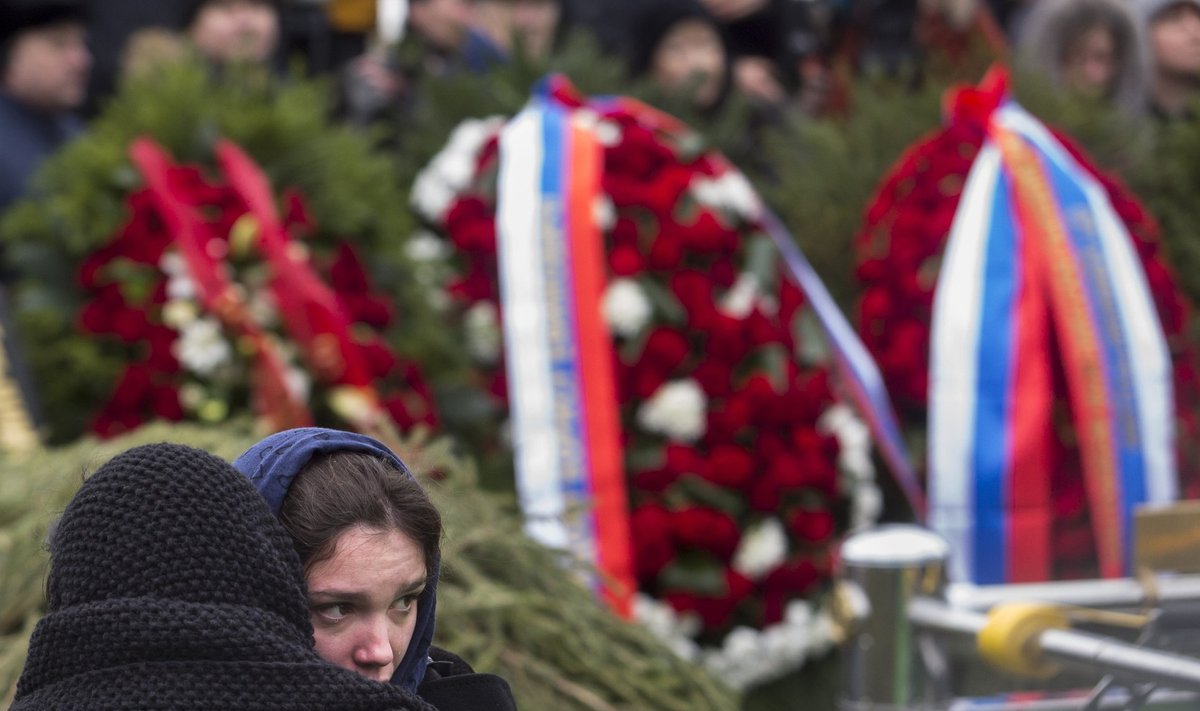 žhanna Nemtsova isa matustel. 