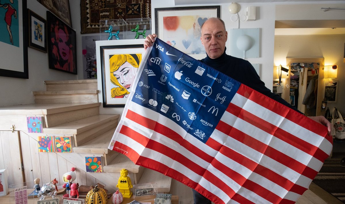 USA lipp on Linnar Viigi sõnul popkunstis olnud alati oluline sümbol, mille ümber on ehitatud suuri küsimusi. Pildil oleva lipu autor on Adbusters, mille vedaja on Eesti juurtega kanadalane Kalle Lasn.