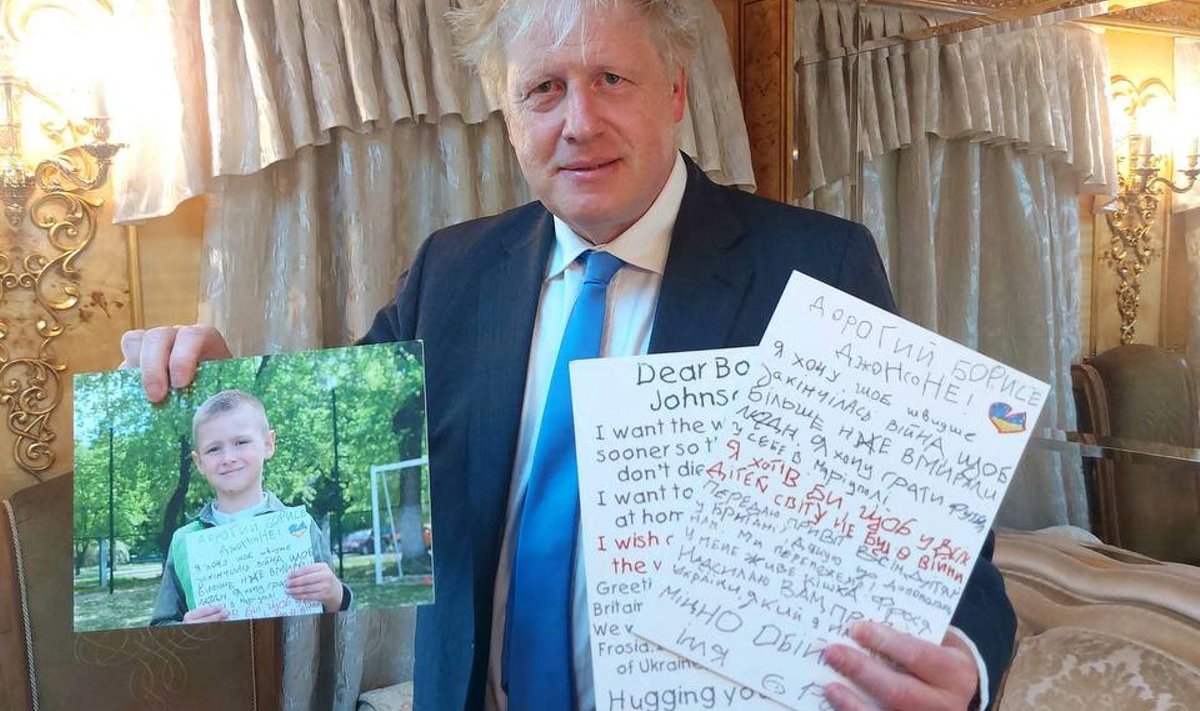 Boris Johnson Ukraina poisi kirjaga