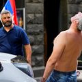 VIDEO | Kaos Melbourne'is: Djokovici auto ümber piiranud fännid said pisargaasi