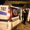 VIDEO ja FOTOD | Traagiline õnnetus Lätis: politseiauto sõitis otsa üle tee tõmmatud metalltrossile, juht hukkus