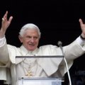 Vatikan: Bendictus XVI hakkab kandma emeriitpaavsti tiitlit