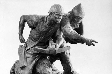 TEEL VENEMAALE: Rjurik ja üks tema vendadest on künkalt märganud silmapiiril Novgorodi. (Varem tunti seda Olav Männi skulptuuri nime all “Meelis ja Vjatško”.) (Eesti Kunstimuuseum)