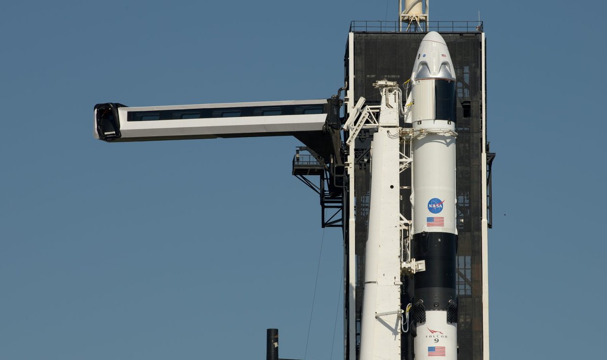 Kosmoselaev Crew Dragon raketi Falcon 9 tipus
