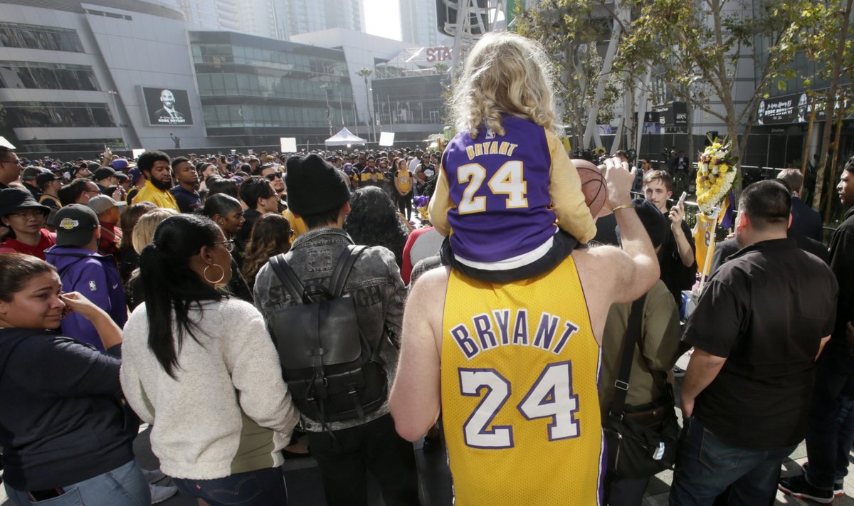 Inimesed mälestavad Kobe Bryantit