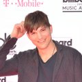 Ashton Kutcher avaldas oma telefoninumbri, et "päriselt vestelda"