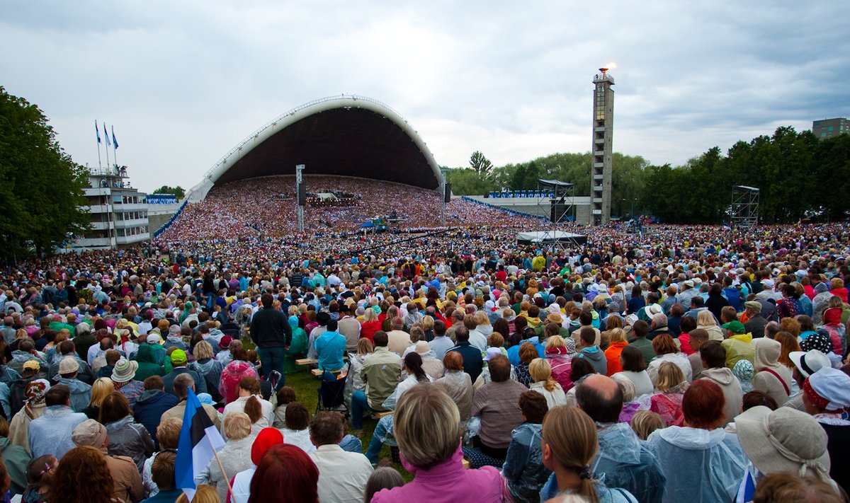 Eesti rahvas kogunenud laulupeole