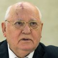 Горбачев едет в Германию встречаться с Меркель и обещает защитить Россию и Путина