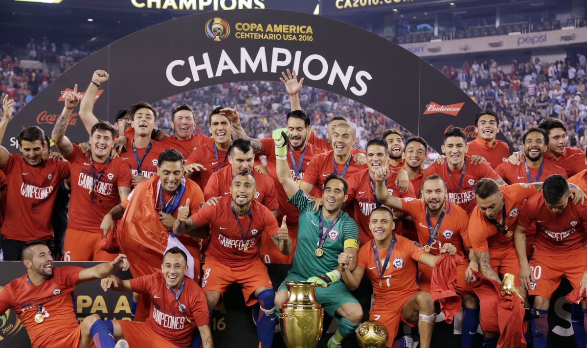 Tšiili koondis pärast 2016. aasta Copa America võitu.