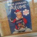 ФОТО: На доске объявлений столичной Немецкой гимназии появилась реклама книги Сависаара "Рождественское чудо"